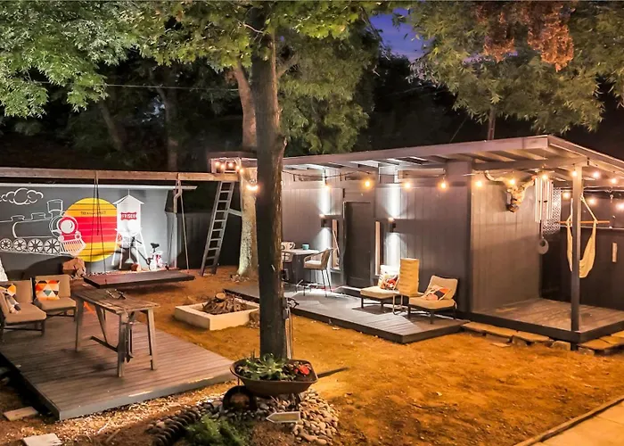 The Martin Frisco Stay & Play Hot Tub, Pool & Firepit